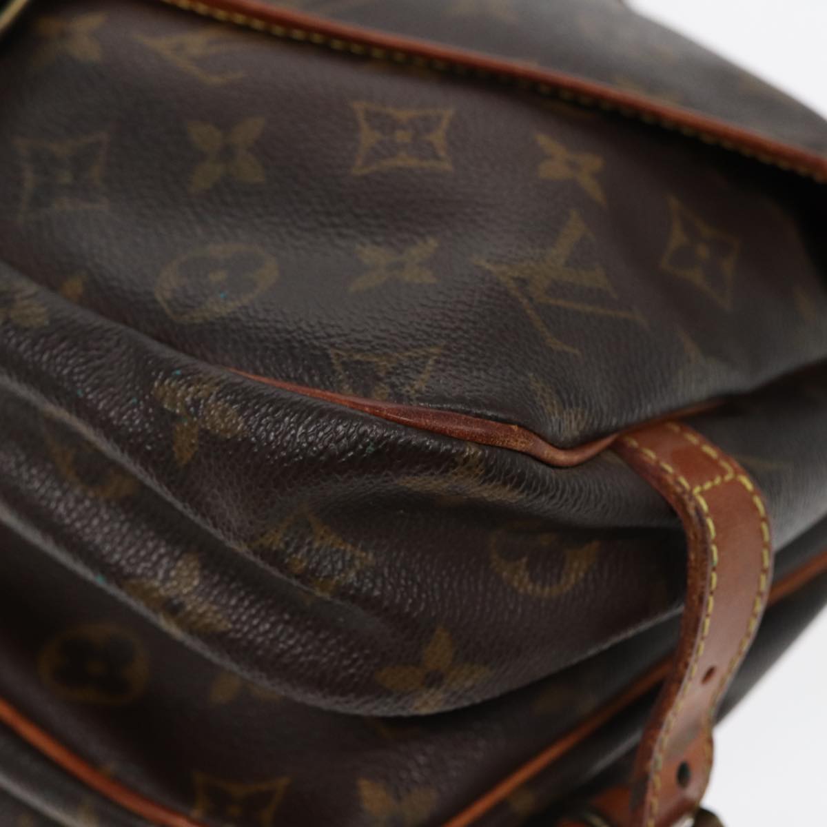 LOUIS VUITTON Monogram Saumur 30 Shoulder Bag M42256 LV Auth 82220