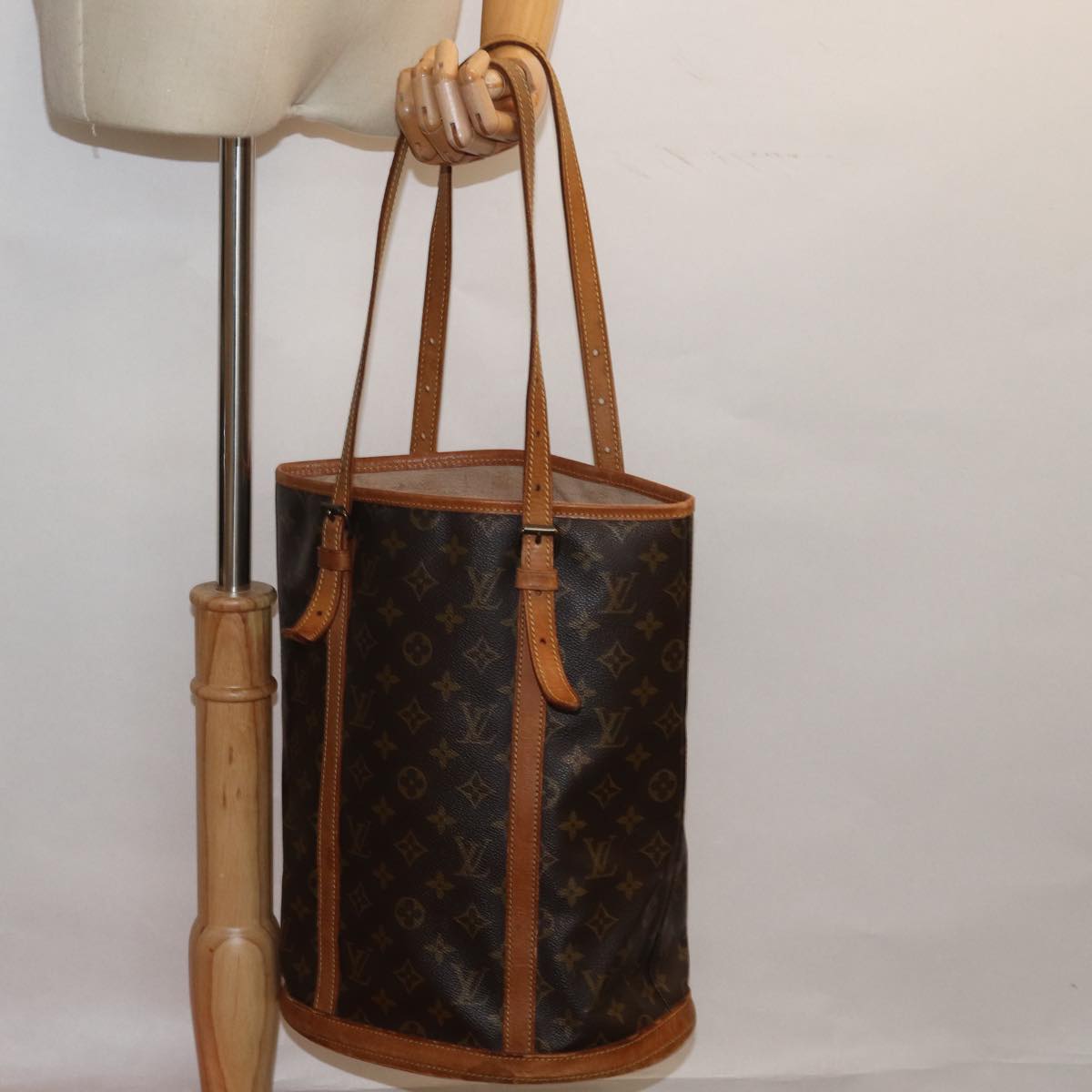 LOUIS VUITTON Monogram Bucket GM Shoulder Bag M42236 LV Auth 82283