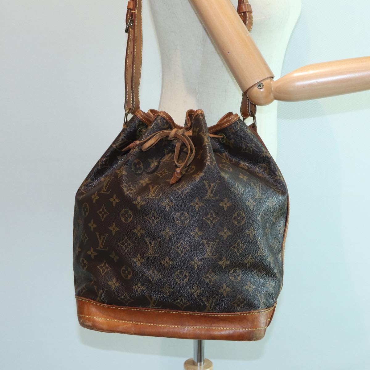 LOUIS VUITTON Monogram Noe Shoulder Bag M42224 LV Auth 82309