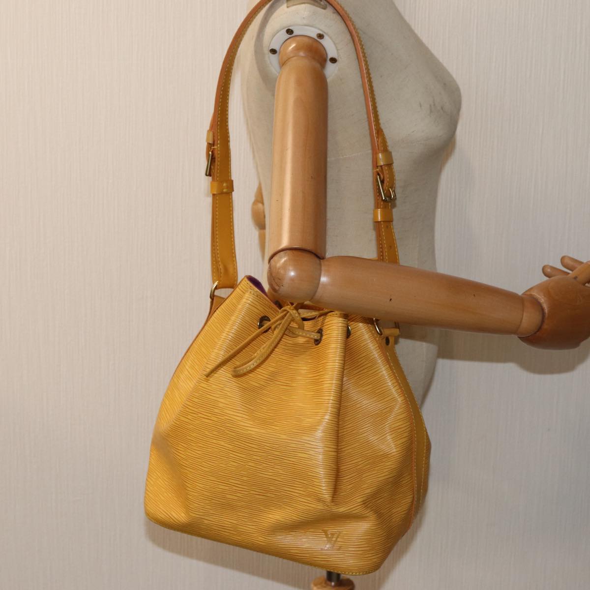 LOUIS VUITTON Epi Petit Noe Shoulder Bag Tassili Yellow M44109 LV Auth 82437