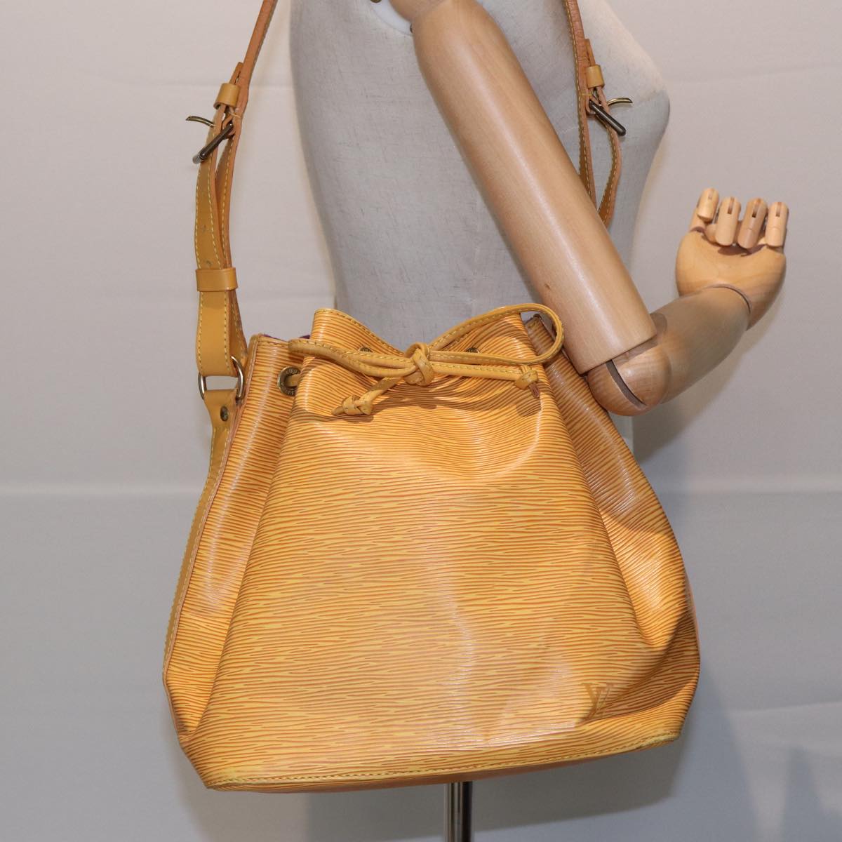 LOUIS VUITTON Epi Petit Noe Shoulder Bag Tassili Yellow M44109 LV Auth 82439