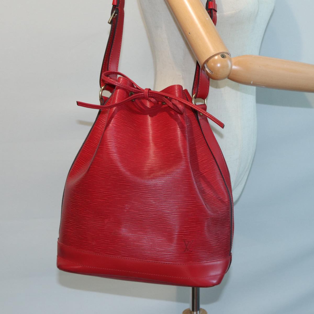 LOUIS VUITTON Epi Noe Shoulder Bag Red M44007 LV Auth 82442