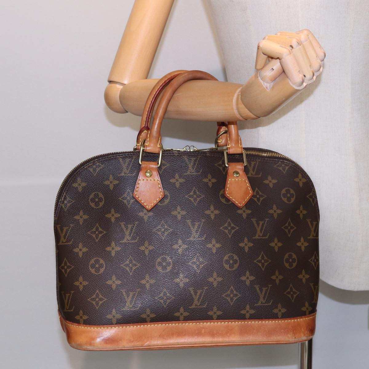 LOUIS VUITTON Monogram Alma Hand Bag M51130 LV Auth 82446