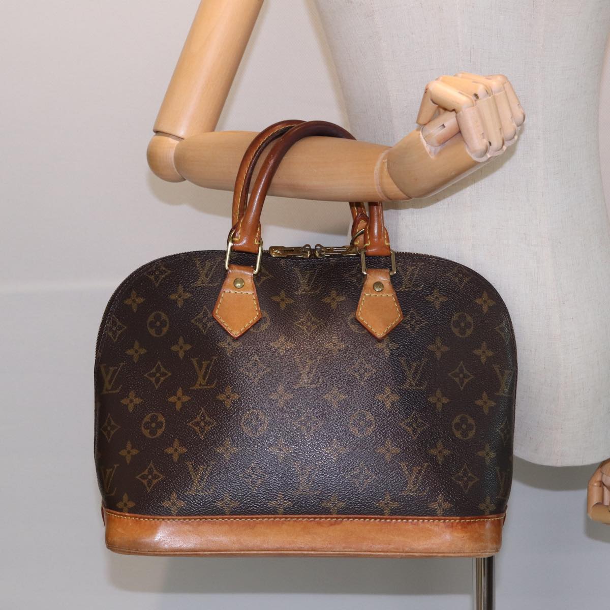 LOUIS VUITTON Monogram Alma Hand Bag M51130 LV Auth 82454