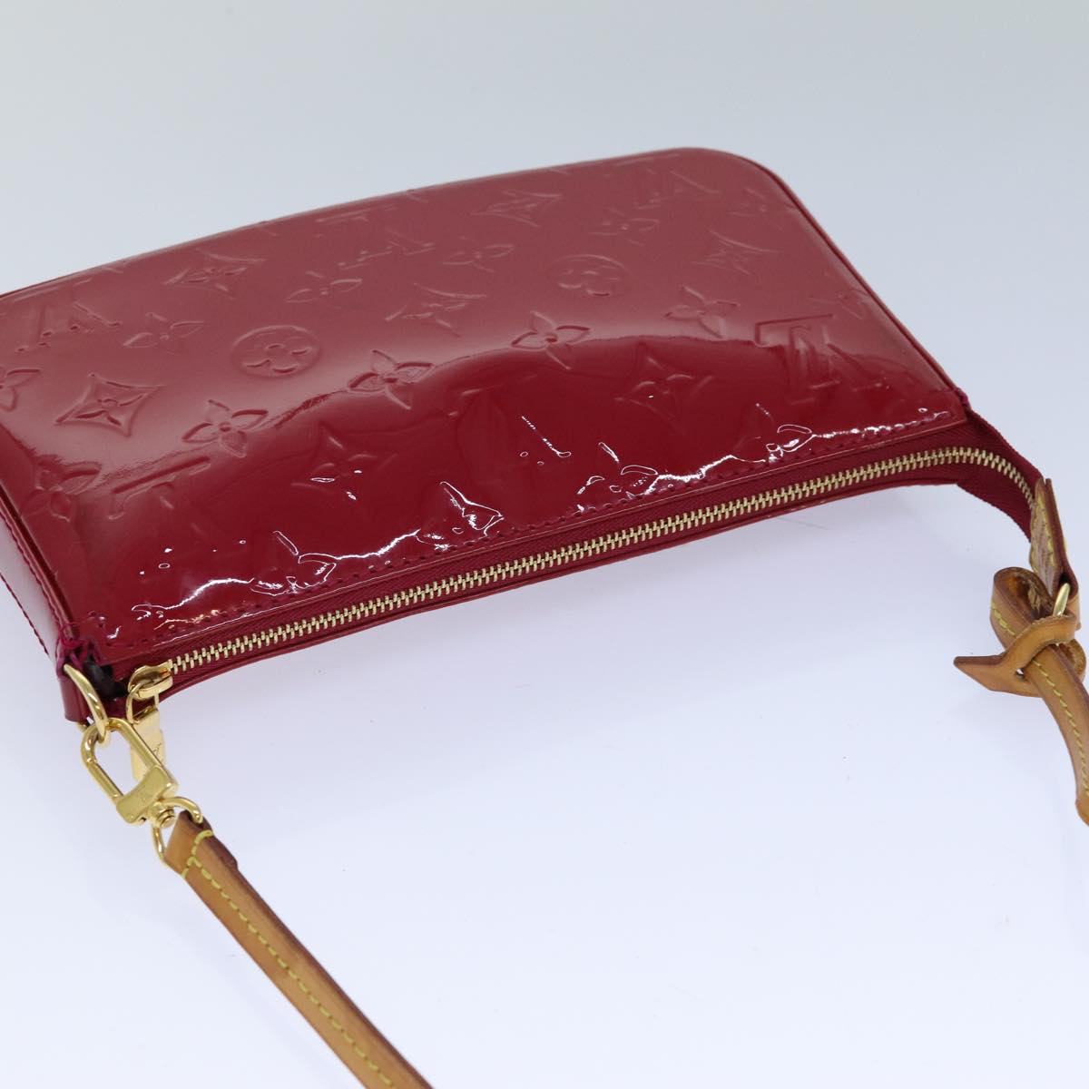 LOUIS VUITTON Vernis Pochette Accessoires Pouch Pomme D'amour M91577 Auth 82494