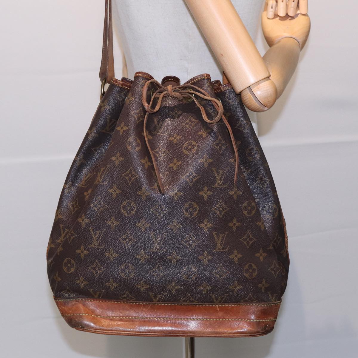 LOUIS VUITTON Monogram Noe Shoulder Bag M42224 LV Auth 82527