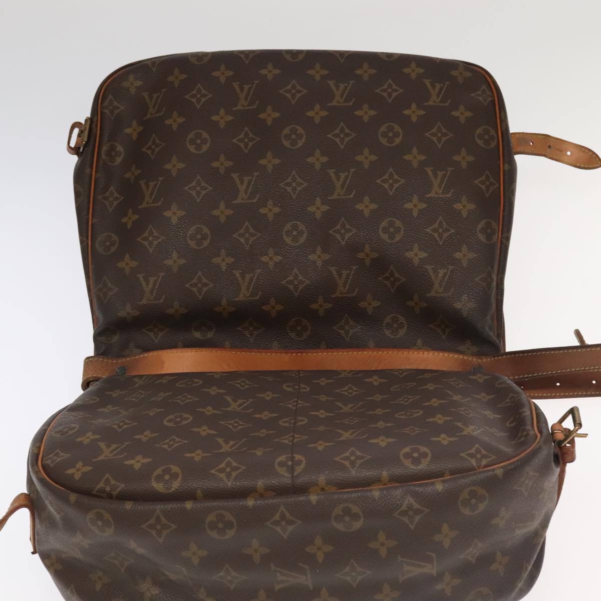 LOUIS VUITTON Monogram Saumur 35 Shoulder Bag M42254 LV Auth 82536