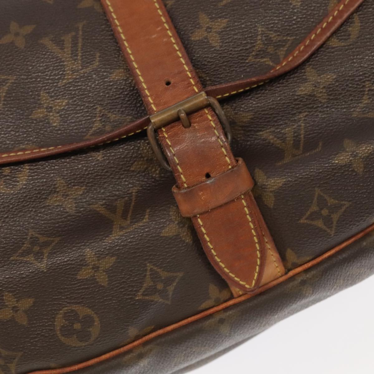 LOUIS VUITTON Monogram Saumur 35 Shoulder Bag M42254 LV Auth 82536