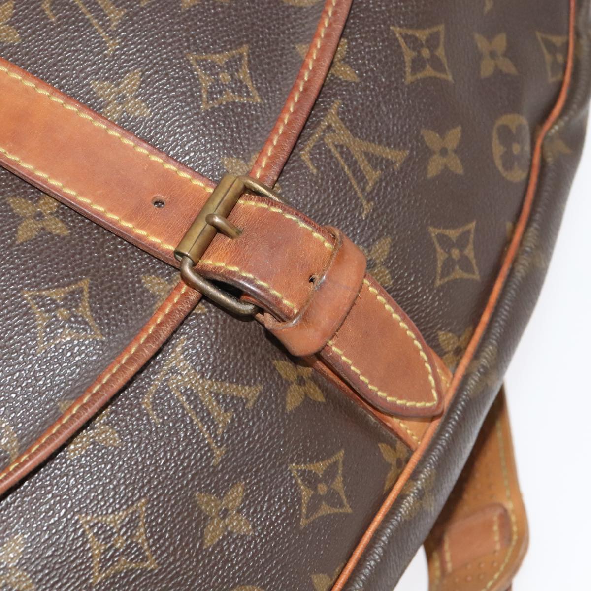 LOUIS VUITTON Monogram Saumur 35 Shoulder Bag M42254 LV Auth 82536