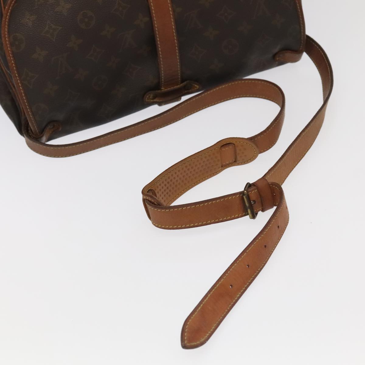 LOUIS VUITTON Monogram Saumur 35 Shoulder Bag M42254 LV Auth 82536