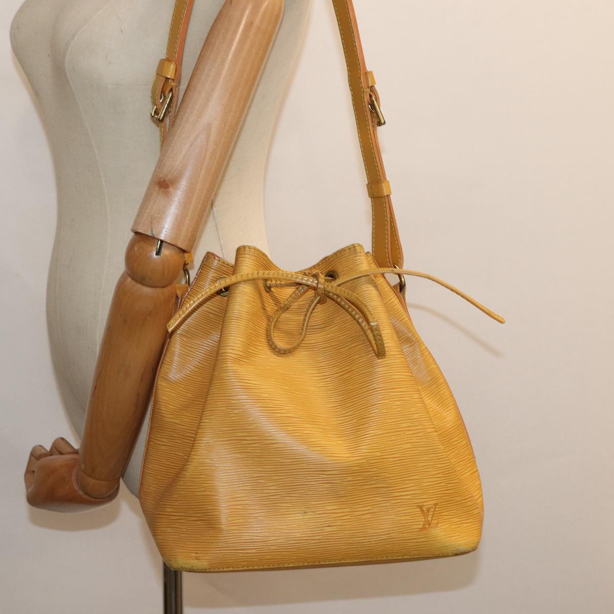 LOUIS VUITTON Epi Petit Noe Shoulder Bag Yellow M44102 LV Auth 82580