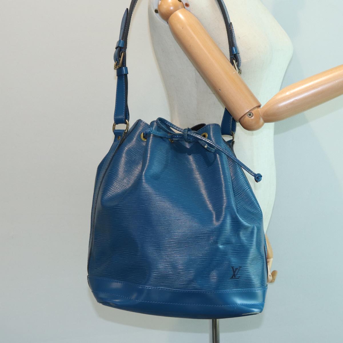 LOUIS VUITTON Epi Noe Shoulder Bag Toledo Blue M44005 LV Auth 82626