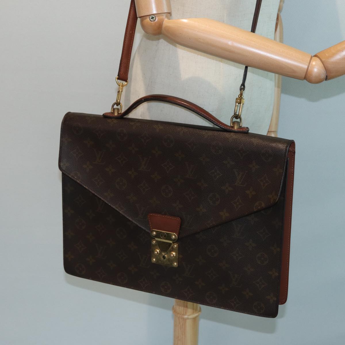 LOUIS VUITTON Monogram Porte Documents Bandouliere Bag M53338 LV Auth 82635