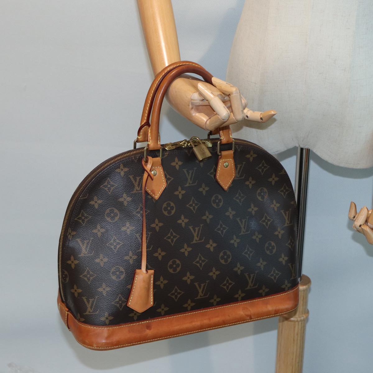 LOUIS VUITTON Monogram Alma MM Hand Bag M40878 LV Auth 83099