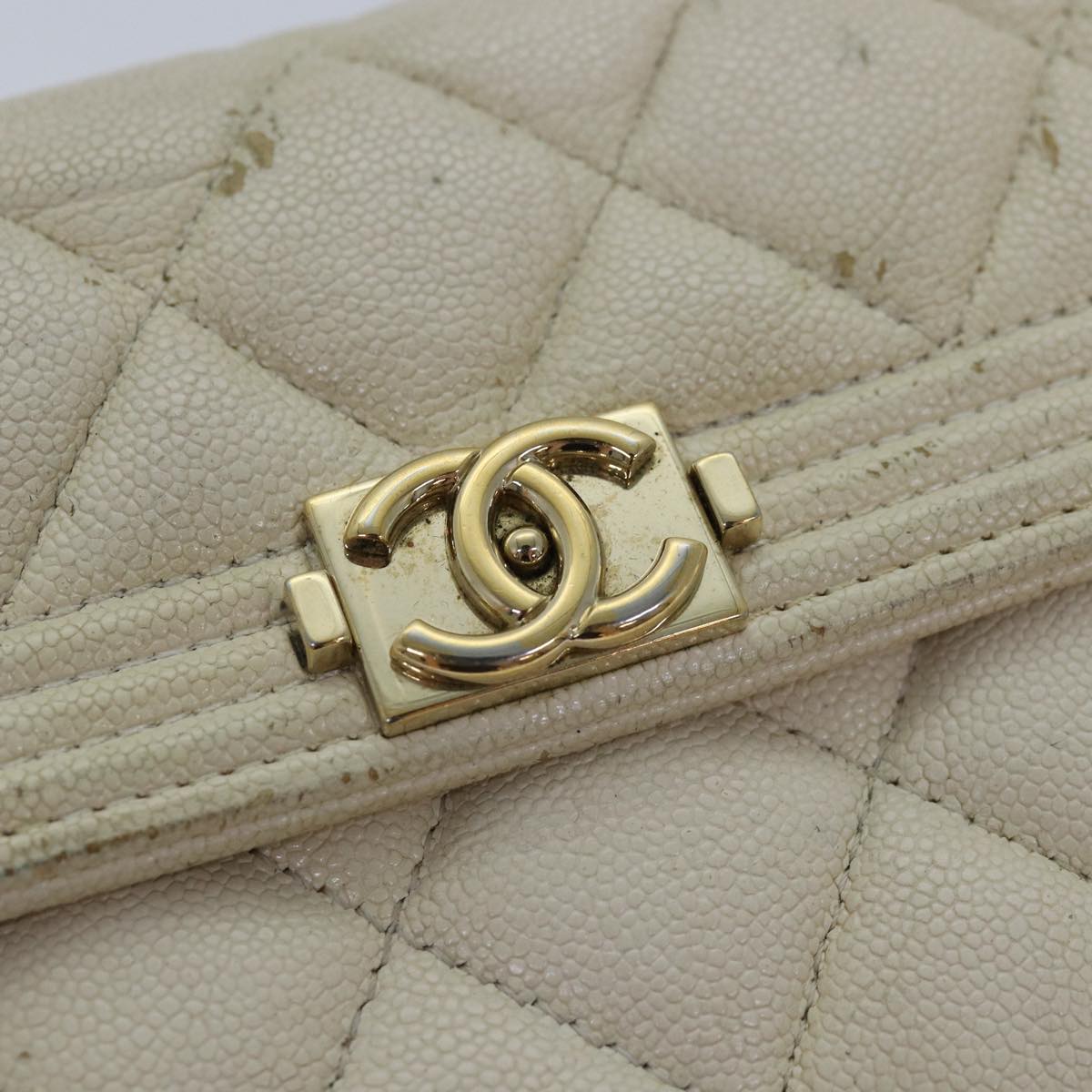 CHANEL Boy Chanel Matelasse Wallet Caviar Skin White CC Auth 83236