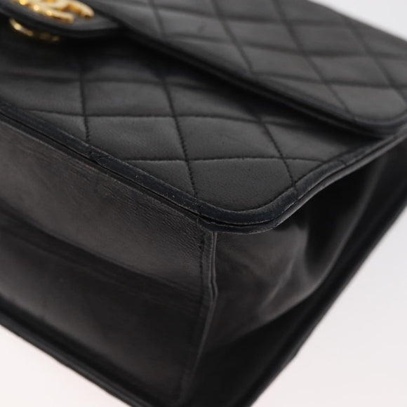 CHANEL Matelasse Ketten-Schultertasche Lammleder Schwarz CC Auth 83342