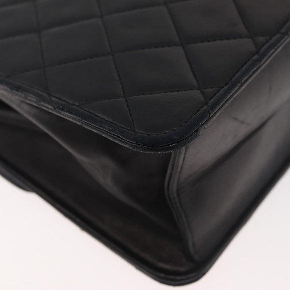 CHANEL Matelasse Ketten-Schultertasche Lammleder Schwarz CC Auth 83342
