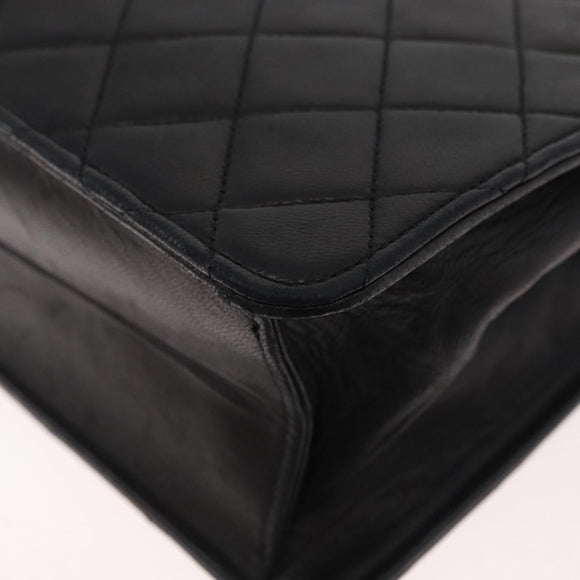 CHANEL Matelasse Ketten-Schultertasche Lammleder Schwarz CC Auth 83342