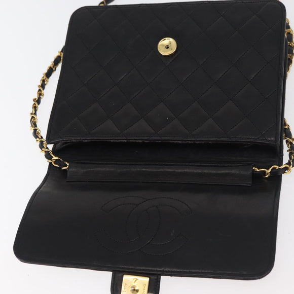 CHANEL Matelasse Ketten-Schultertasche Lammleder Schwarz CC Auth 83342