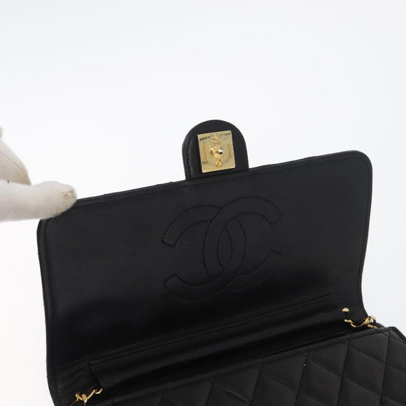 CHANEL Matelasse Ketten-Schultertasche Lammleder Schwarz CC Auth 83342
