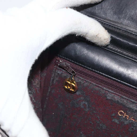 CHANEL Matelasse Ketten-Schultertasche Lammleder Schwarz CC Auth 83342