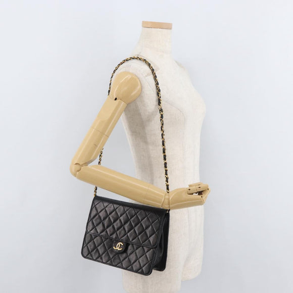 CHANEL Matelasse Ketten-Schultertasche Lammleder Schwarz CC Auth 83342