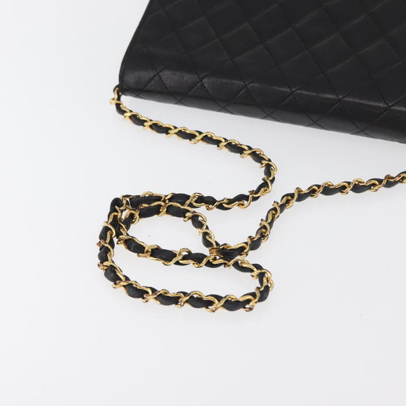 CHANEL Matelasse Ketten-Schultertasche Lammleder Schwarz CC Auth 83342