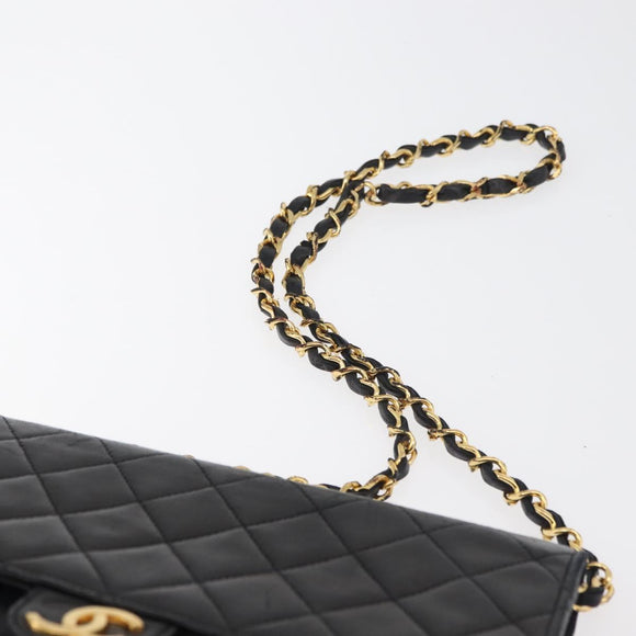 CHANEL Matelasse Ketten-Schultertasche Lammleder Schwarz CC Auth 83342