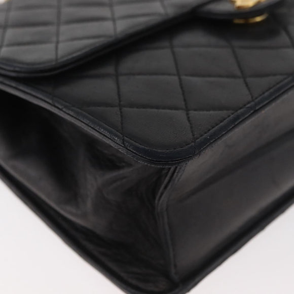 CHANEL Matelasse Ketten-Schultertasche Lammleder Schwarz CC Auth 83342