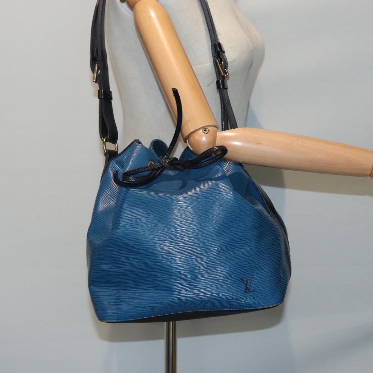 LOUIS VUITTON Epi Petit Noe Shoulder Bag Bicolor Black Blue M44152 Auth 83586