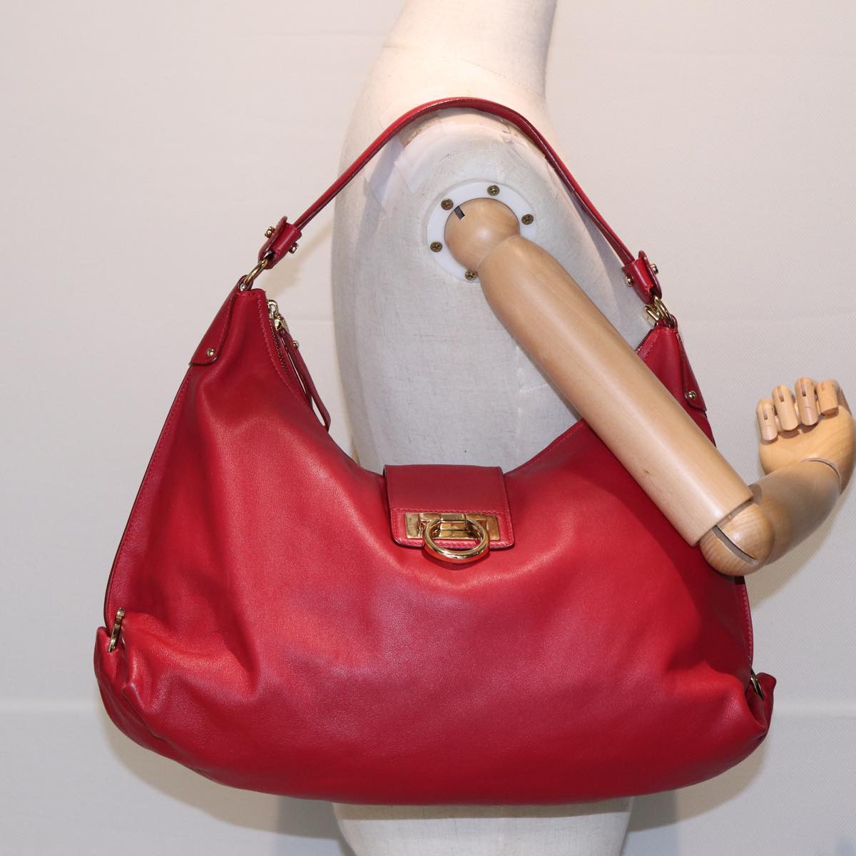 Salvatore Ferragamo Gancini Shoulder Bag Leather Red Auth 83804