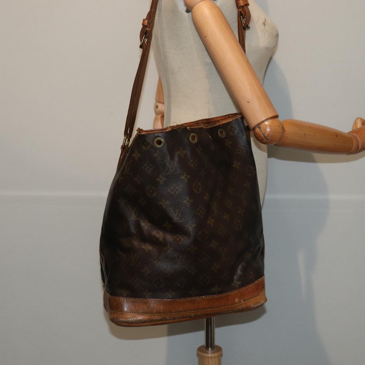 LOUIS VUITTON Monogram Noe Shoulder Bag  LV Auth 84001