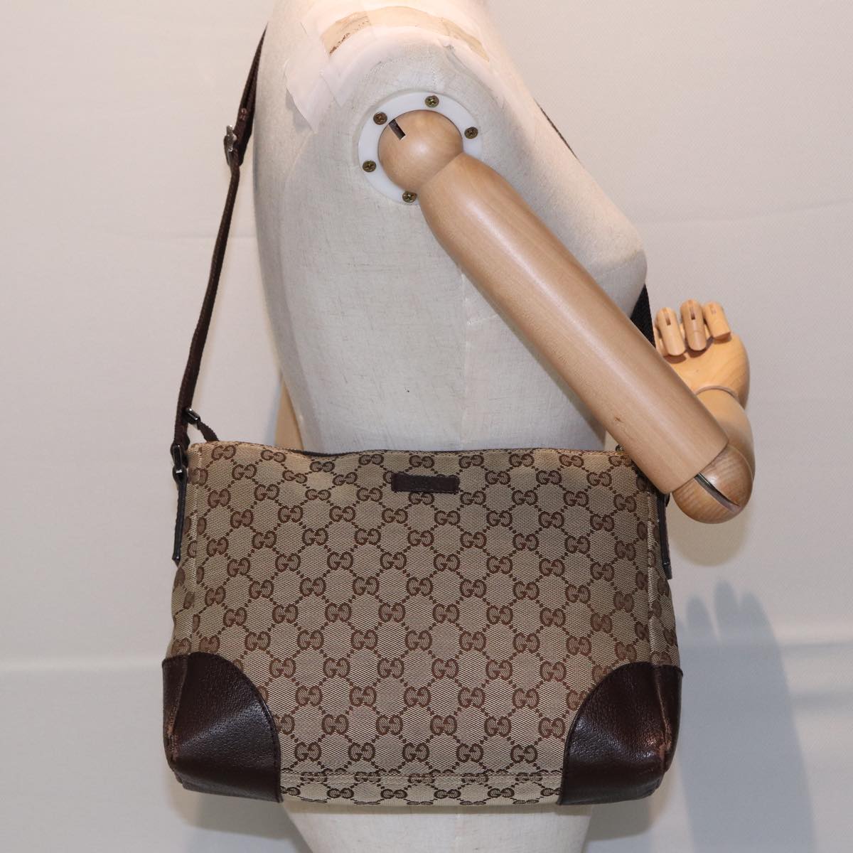 GUCCI GG Canvas Shoulder Bag Beige 114273 Auth 84223