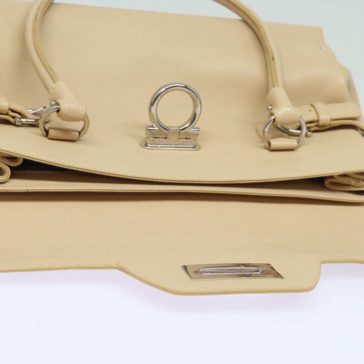 Salvatore Ferragamo Gancini Shoulder Bag Leather Beige Auth 84236