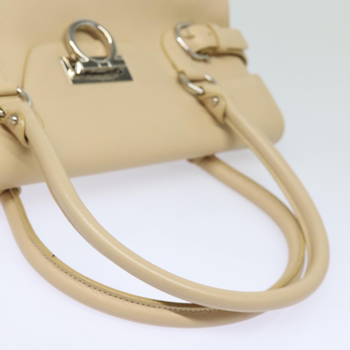 Salvatore Ferragamo Gancini Shoulder Bag Leather Beige Auth 84236