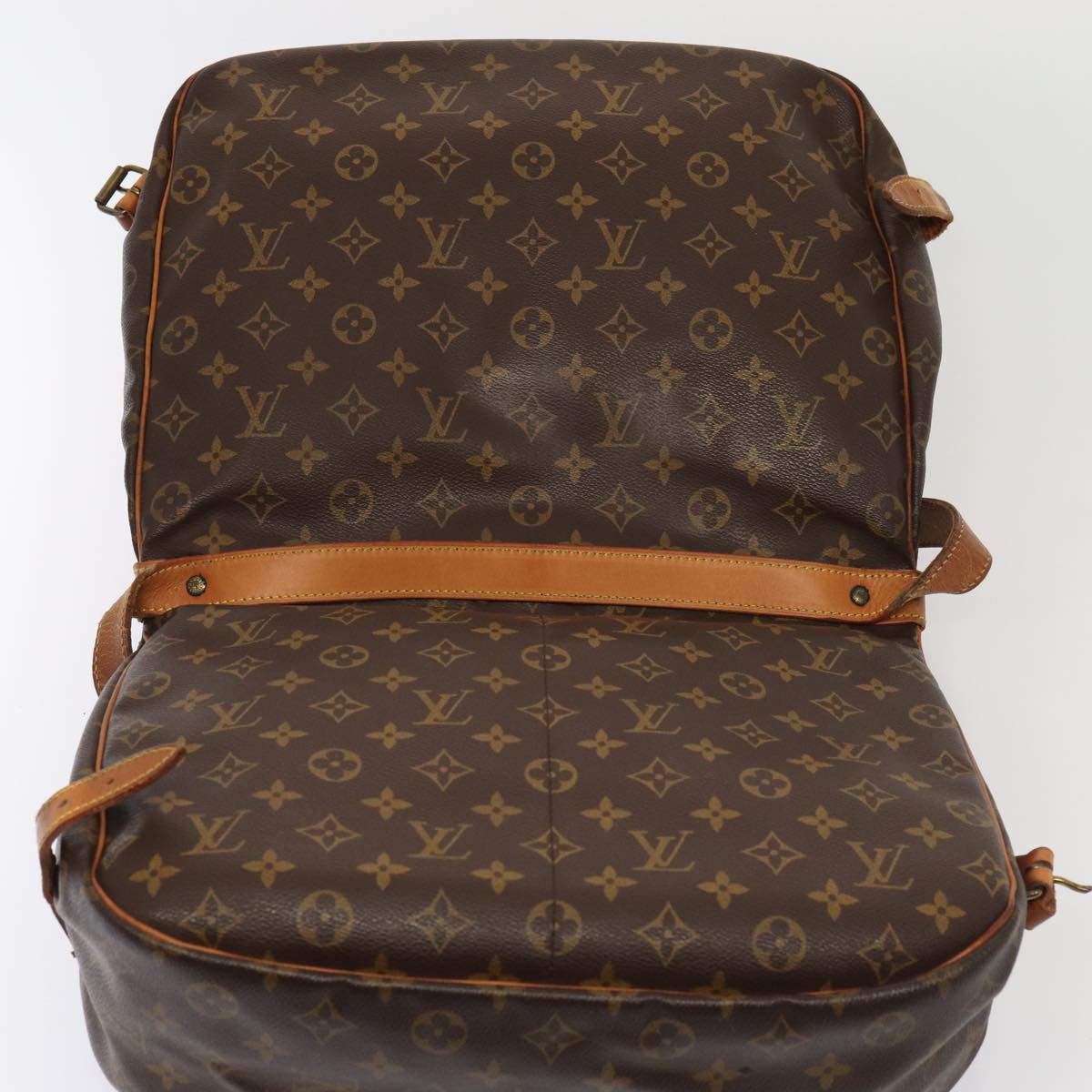 LOUIS VUITTON Monogram Saumur 35 Shoulder Bag M42254 LV Auth 84275