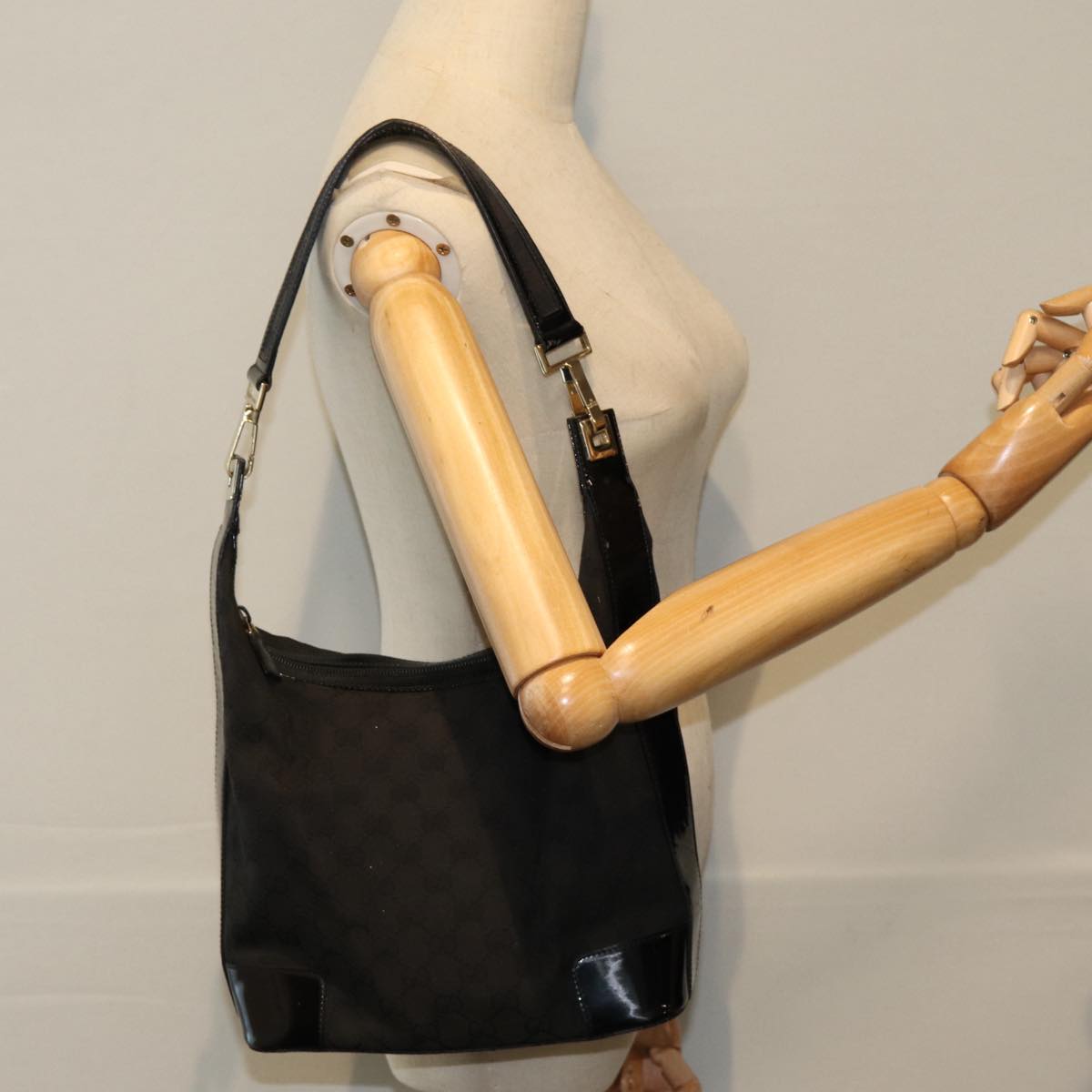 GUCCI GG Canvas Shoulder Bag Black 001 4204 Auth 84431