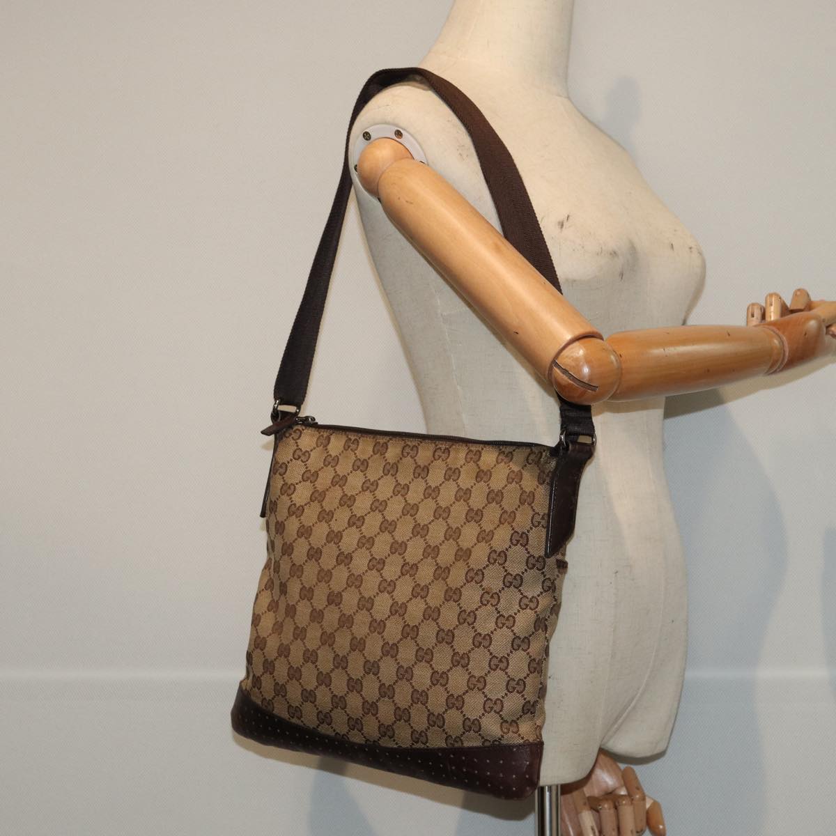 GUCCI GG Canvas Shoulder Bag Beige 145857 Auth 84432