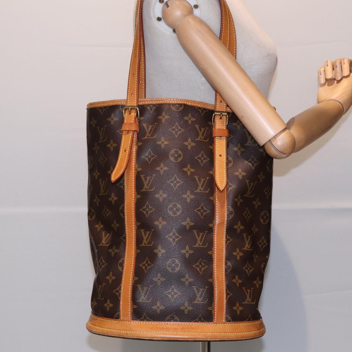 LOUIS VUITTON Monogram Bucket GM Shoulder Bag M42236 LV Auth 84528