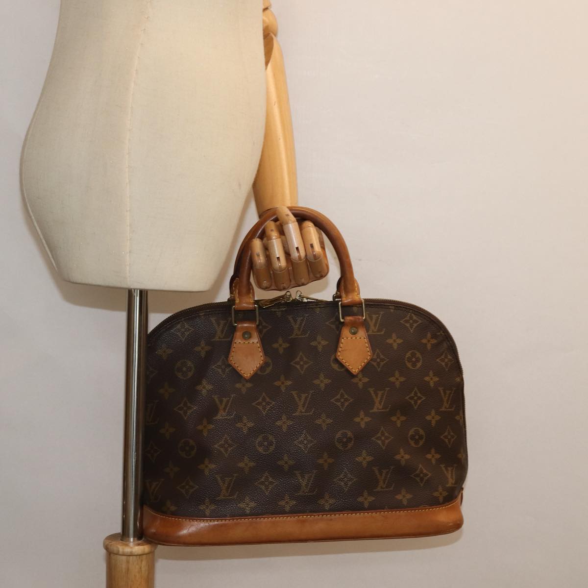 LOUIS VUITTON Monogram Alma Hand Bag M51130 LV Auth 84747