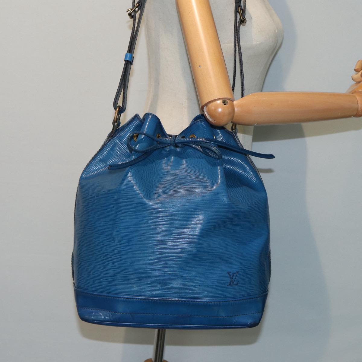 LOUIS VUITTON Epi Noe Shoulder Bag Toledo Blue M44005 LV Auth 84916