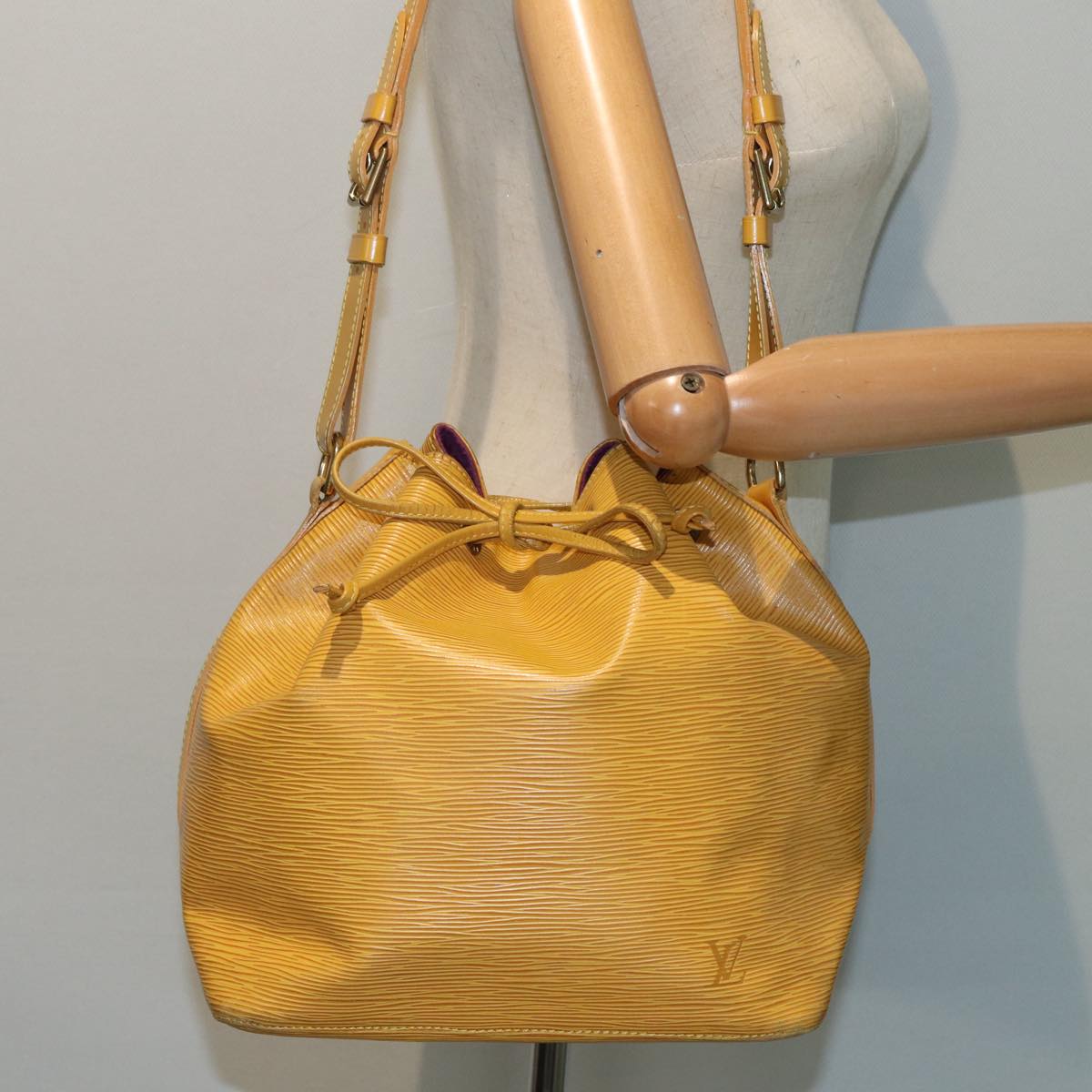 LOUIS VUITTON Epi Petit Noe Shoulder Bag Yellow M44102 LV Auth 84918