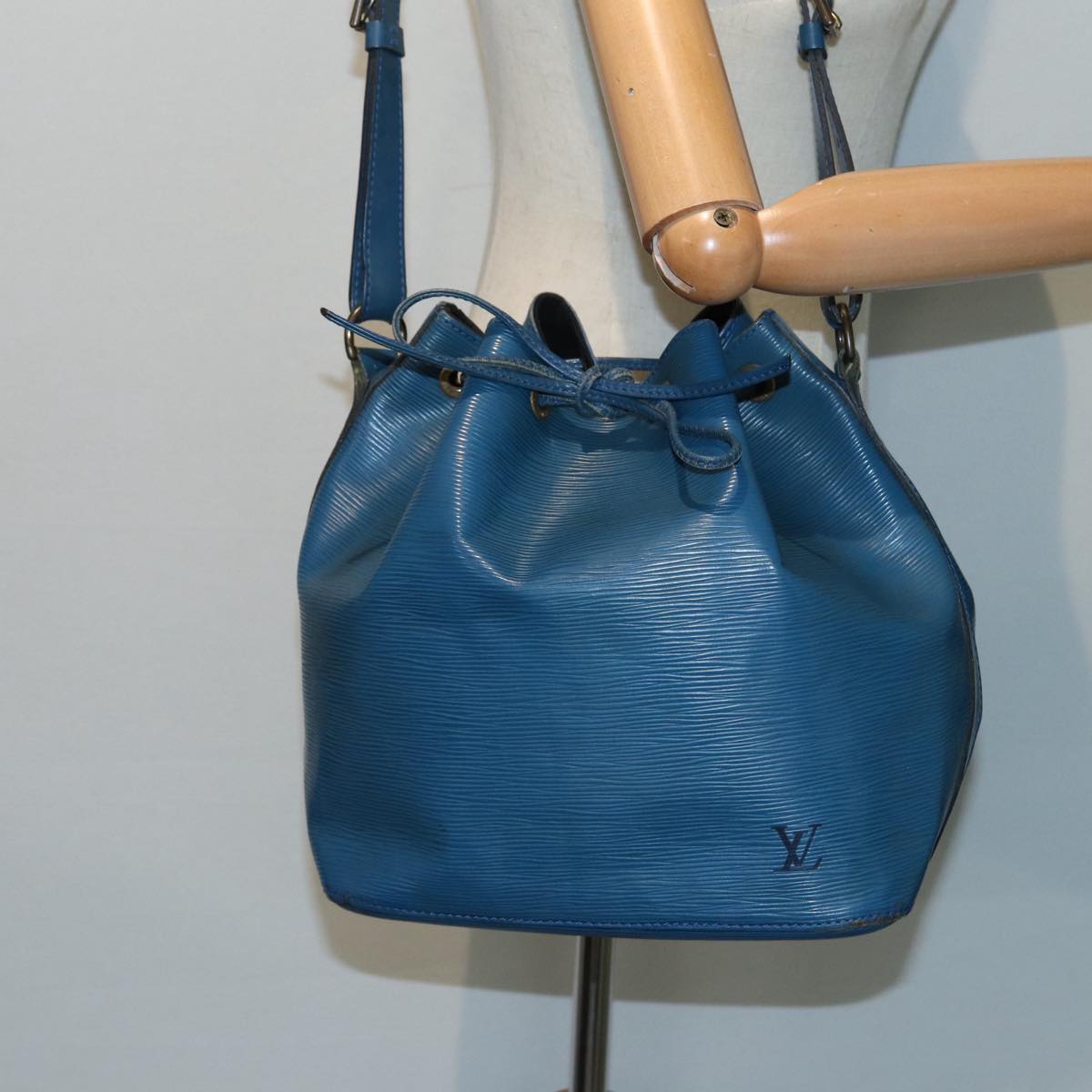 LOUIS VUITTON Epi Petit Noe Shoulder Bag Blue M44105 LV Auth 84919