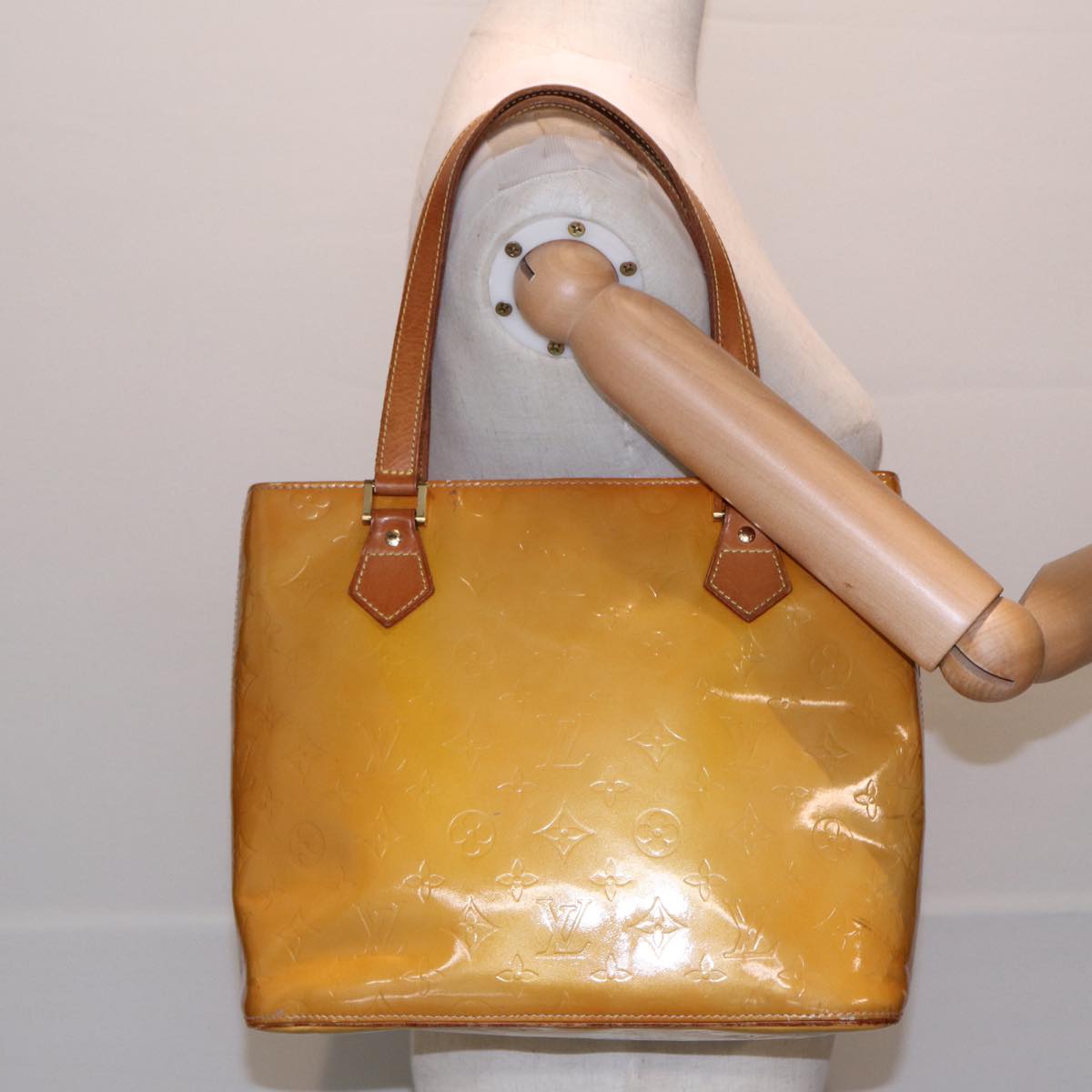 LOUIS VUITTON Monogram Vernis Houston Hand Bag Beige M91004 LV Auth 85251