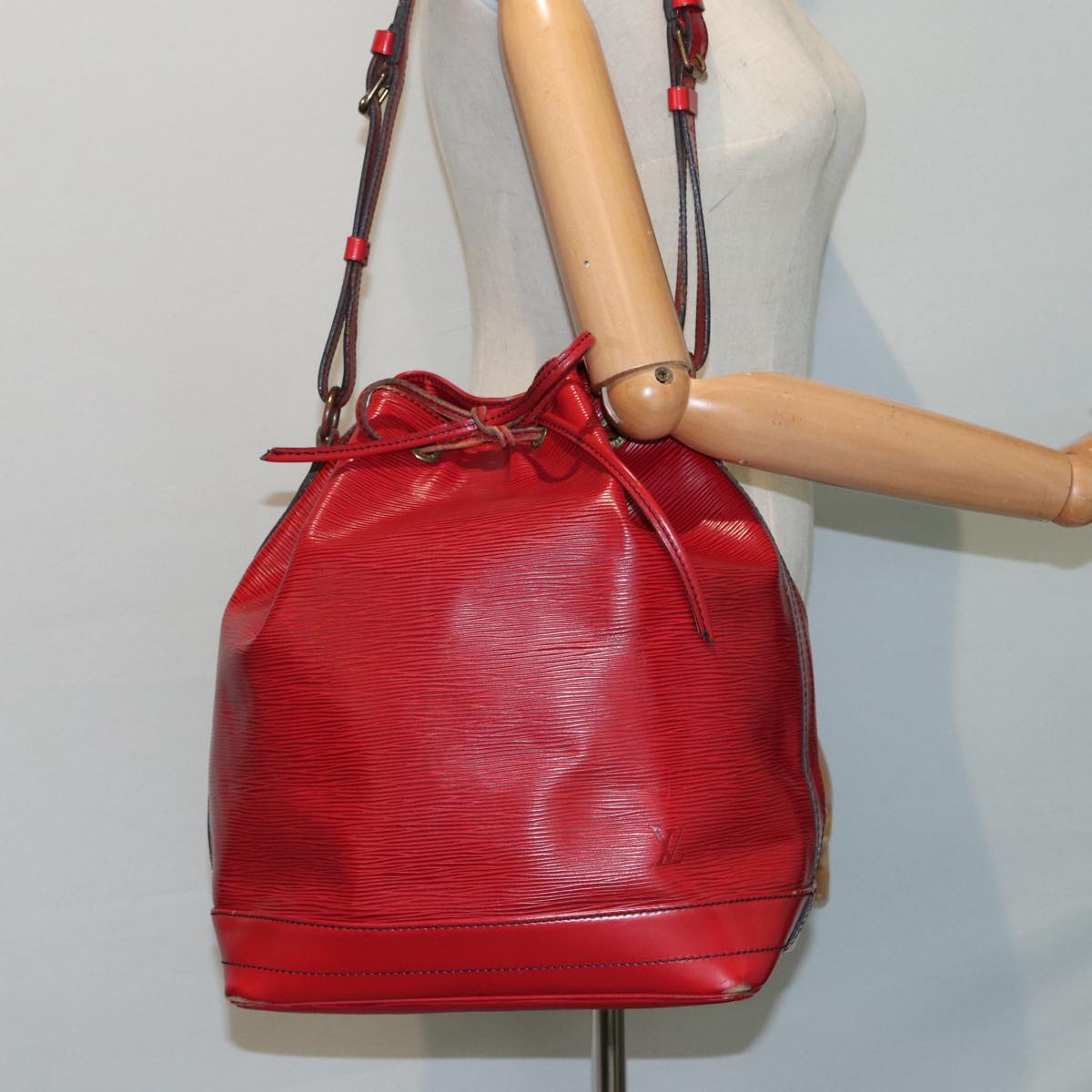 LOUIS VUITTON Epi Noe Shoulder Bag Red M44007 LV Auth 85258