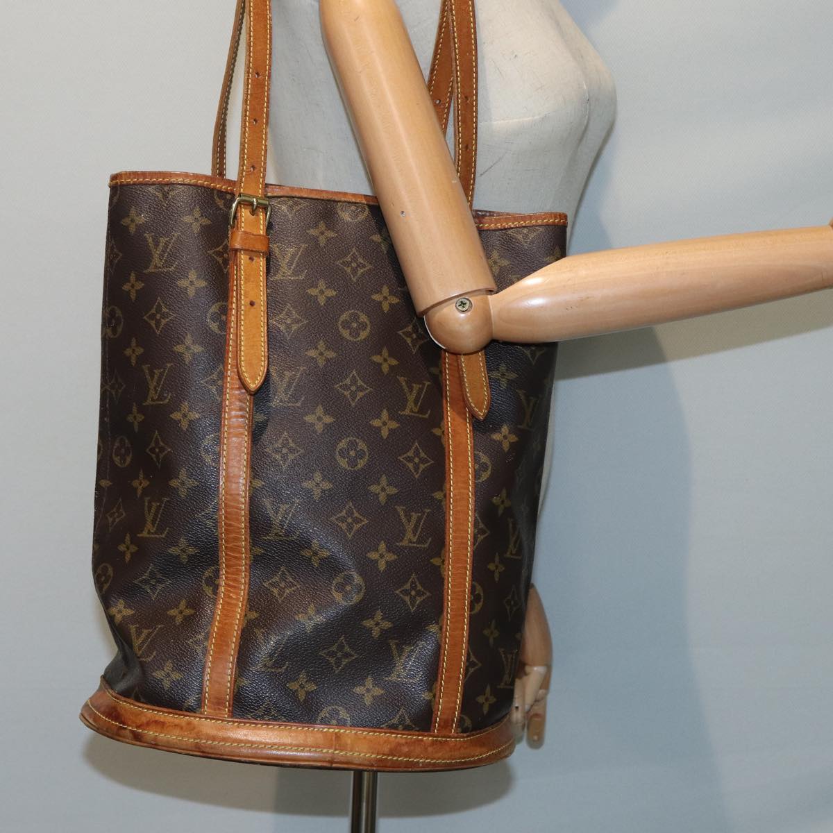 LOUIS VUITTON Monogram Bucket GM Shoulder Bag M42236 LV Auth 85263