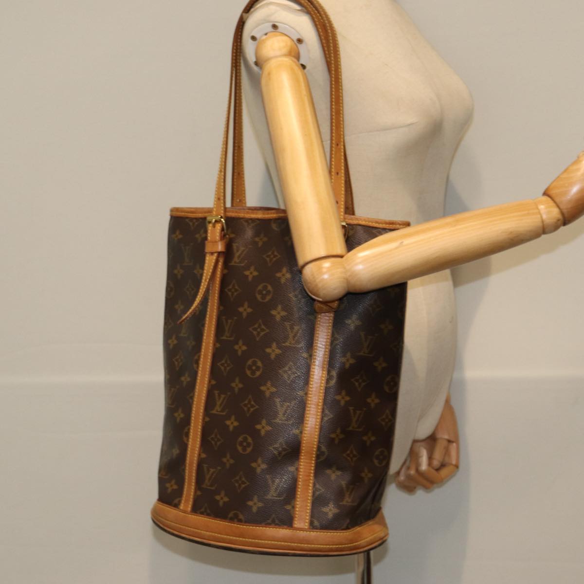 LOUIS VUITTON Monogram Bucket GM Shoulder Bag M42236 LV Auth 85603