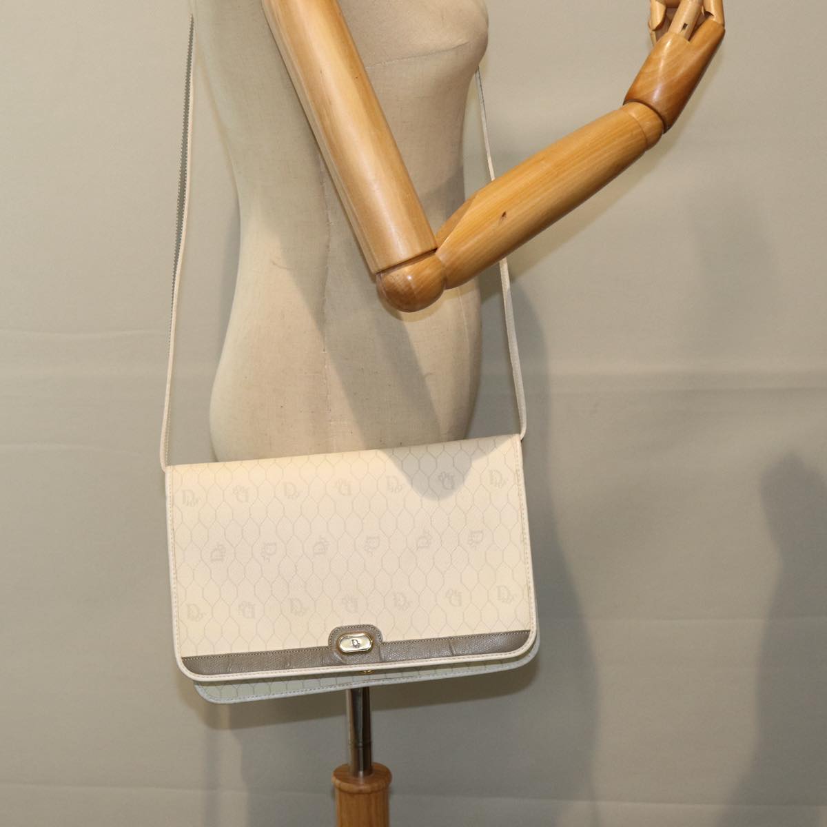 Christian Dior Honeycomb Canvas Shoulder Bag PVC Leather White Gold Auth 85691