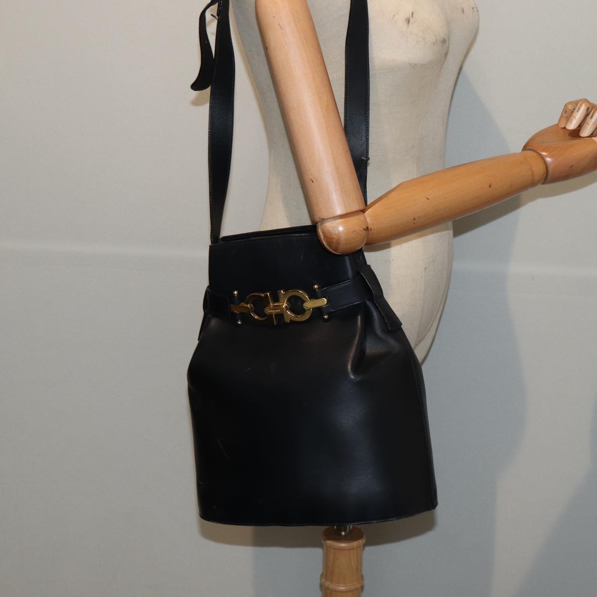 Salvatore Ferragamo Shoulder Bag Leather Gold Black Auth 85707