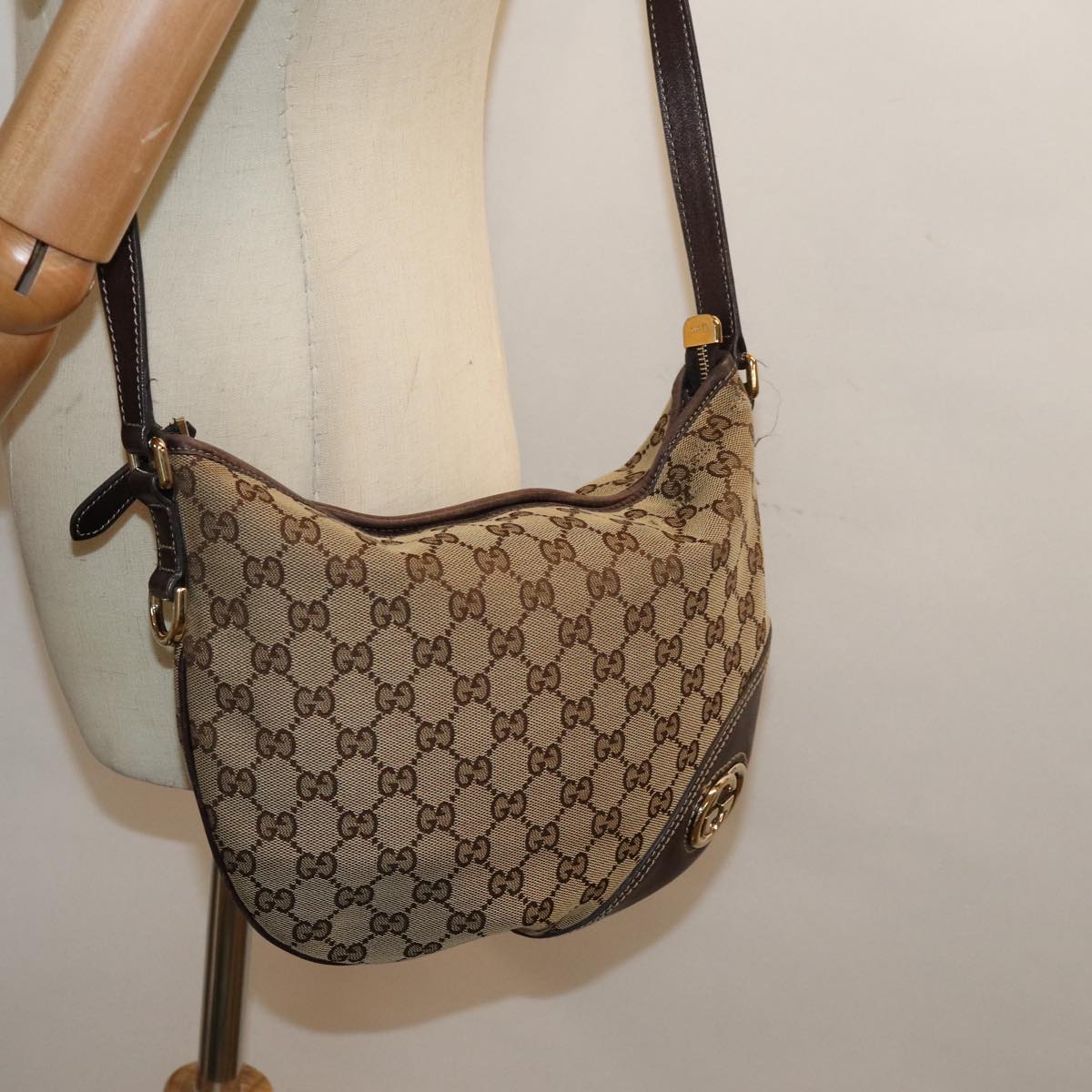 GUCCI GG Canvas Shoulder Bag Beige Gold 169998 Auth 85721